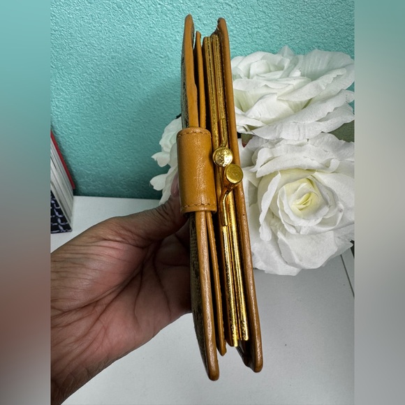 Gucci Vintage Wallet/ Passport Holder - Picture 4 of 16